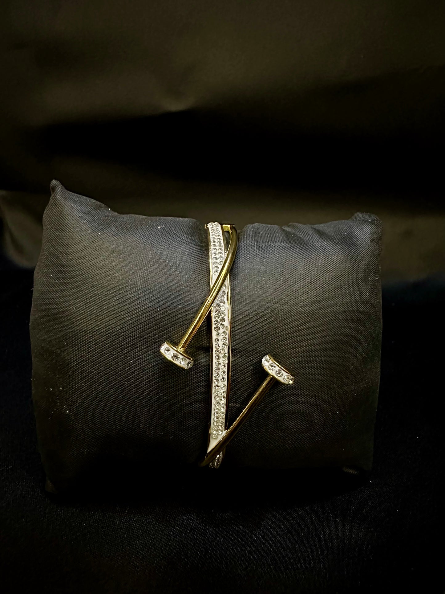 Luxury Gold-Tone Nail Design Open Cuff Bracelet with Zircon Crystals