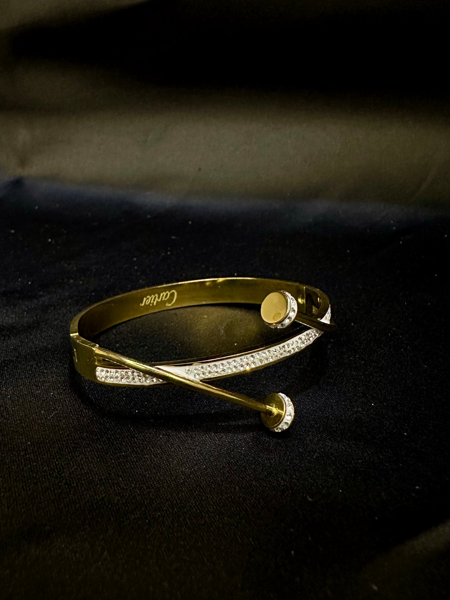 Luxury Gold-Tone Nail Design Open Cuff Bracelet with Zircon Crystals